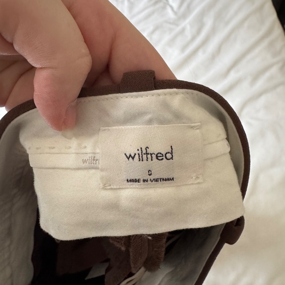 Aritzia Effortless Pants (Crepette) in Size 0 - Picture 3 of 3